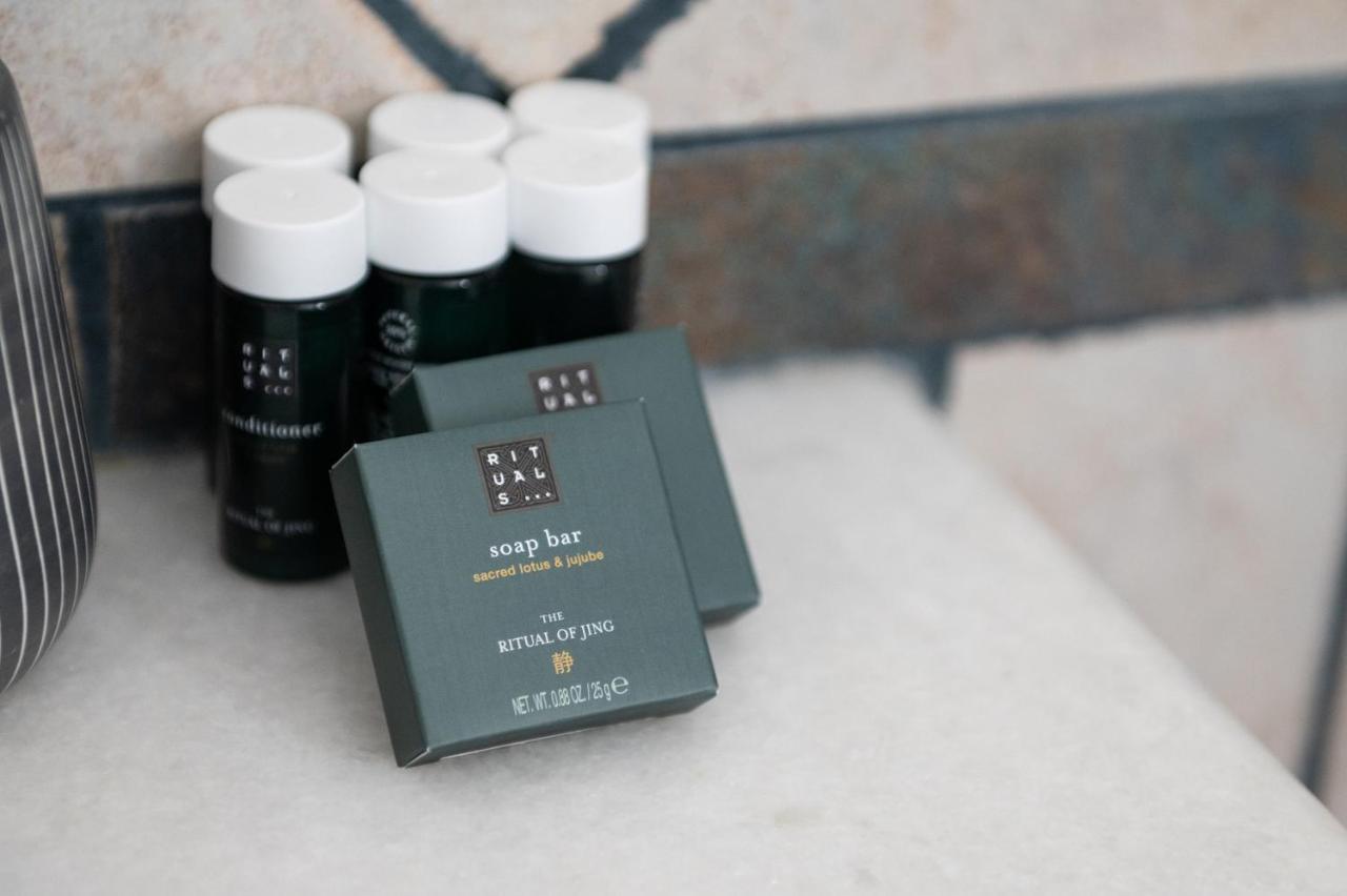 Sea Lilies Suites Pláka 外观 照片